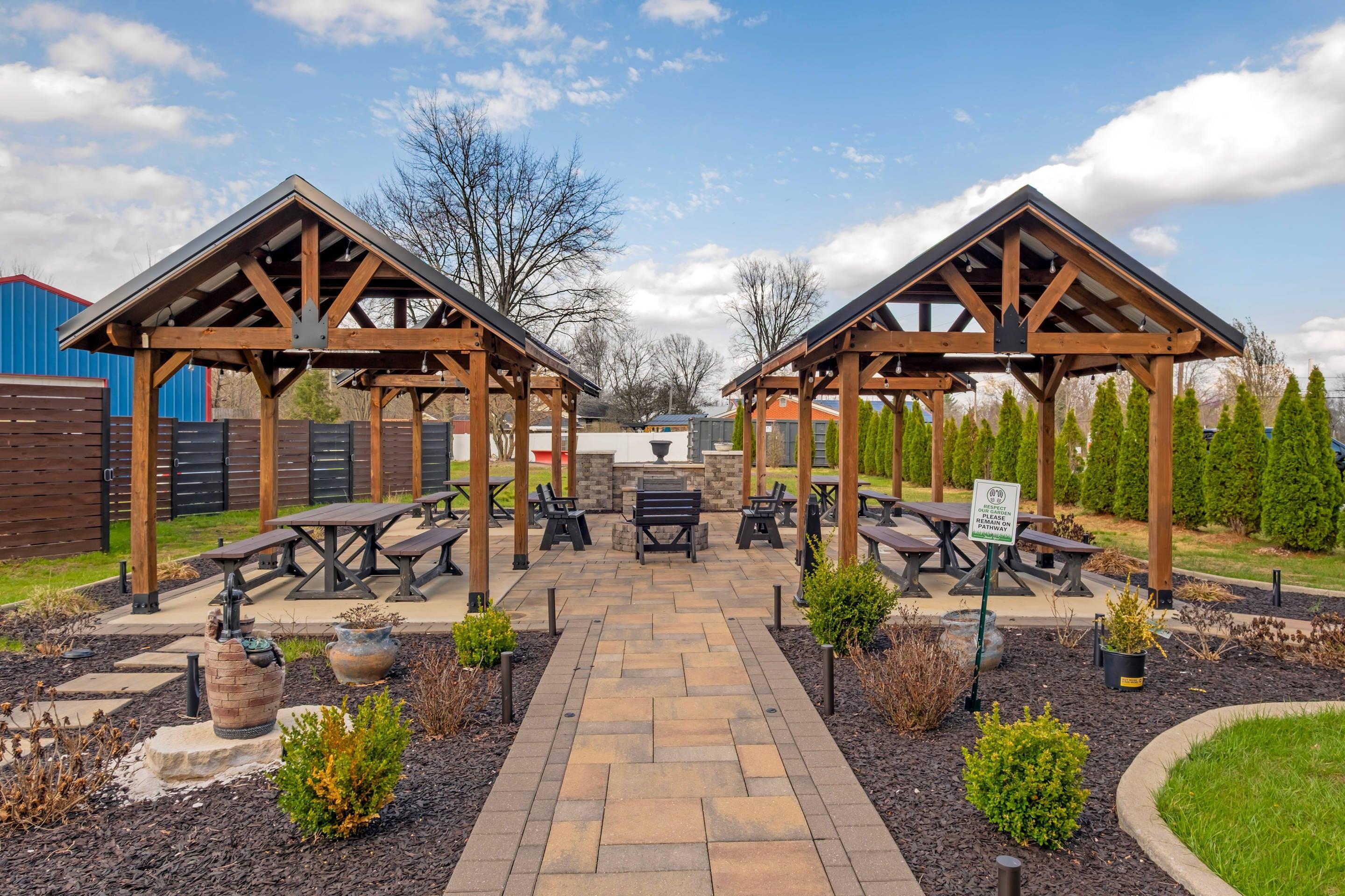 Hotel patio | Comfort Inn