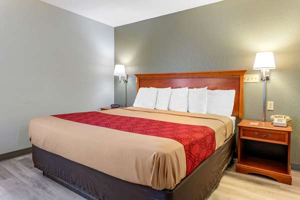  - Econo Lodge Lebanon - I-65, Exit 140
