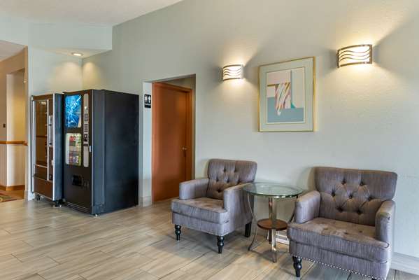  - Econo Lodge Lebanon - I-65, Exit 140