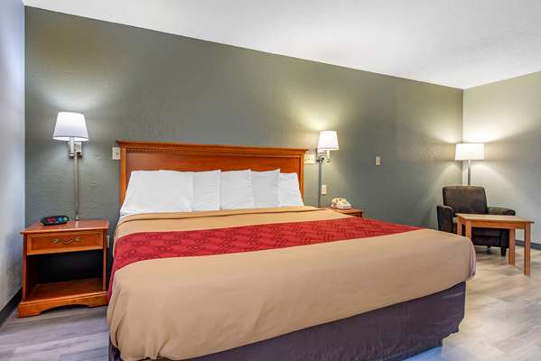  - Econo Lodge Lebanon - I-65, Exit 140