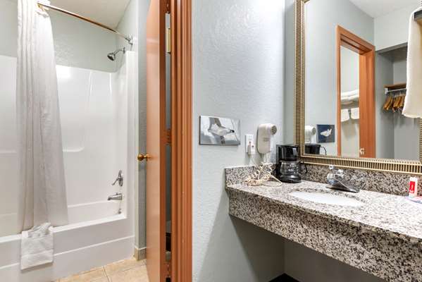  - Econo Lodge Lebanon - I-65, Exit 140