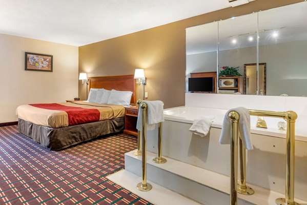 Suite - Econo Lodge Lebanon - I-65, Exit 140