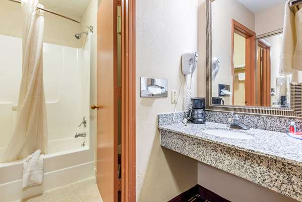 Suite - Econo Lodge Lebanon - I-65, Exit 140