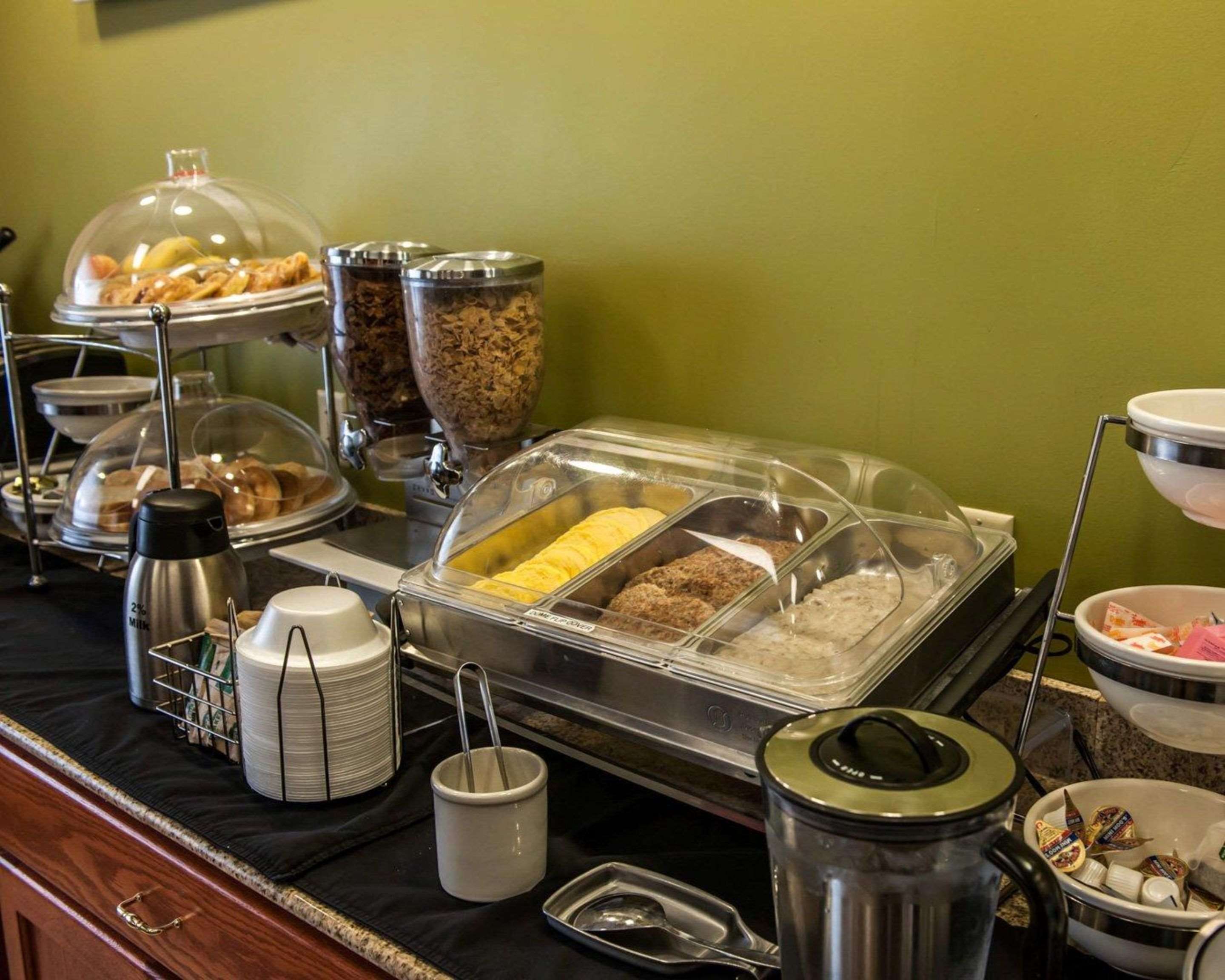 Hot and cold breakfast buffet