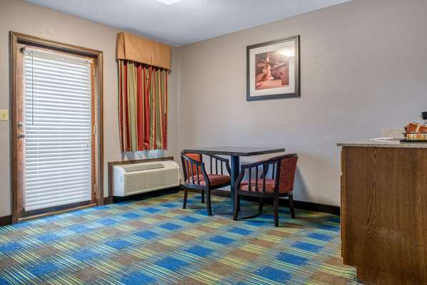 Suite - Quality Inn & Suites Bedford