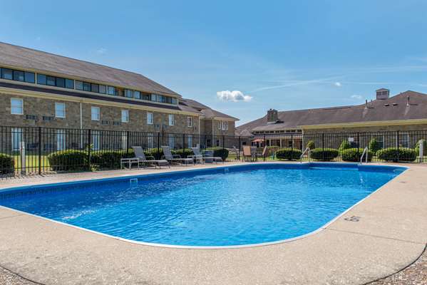 Pool - Quality Inn & Suites Bedford