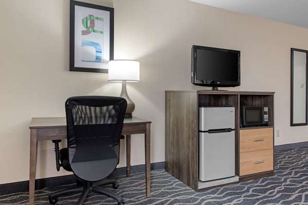 Suite - Quality Inn & Suites Lafayette - I-65, Exit 172