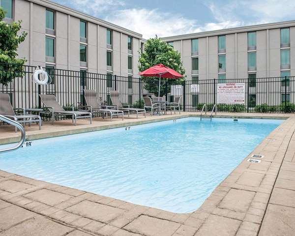 Pool - Comfort Inn Bloomington