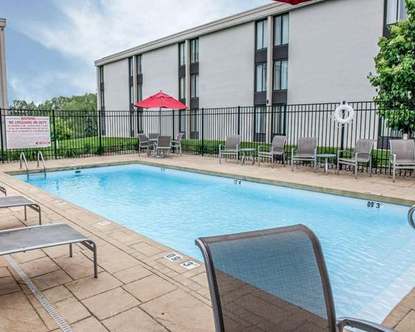 Pool - Comfort Inn Bloomington