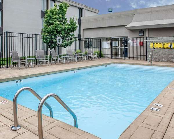 Pool - Comfort Inn Bloomington