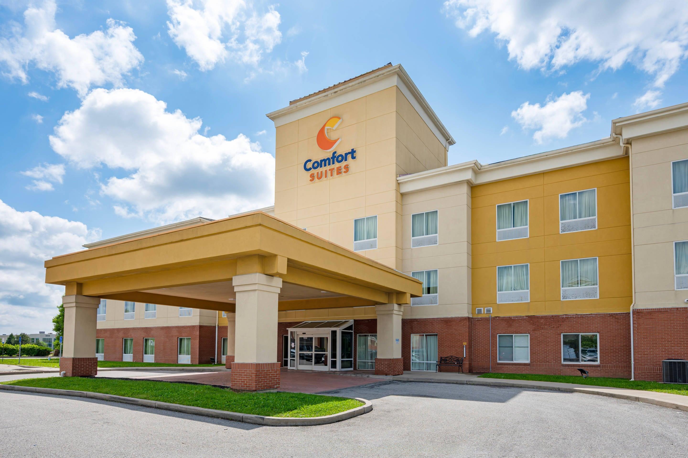 Hotel exterior | Comfort Suites near Indianapolis Airport