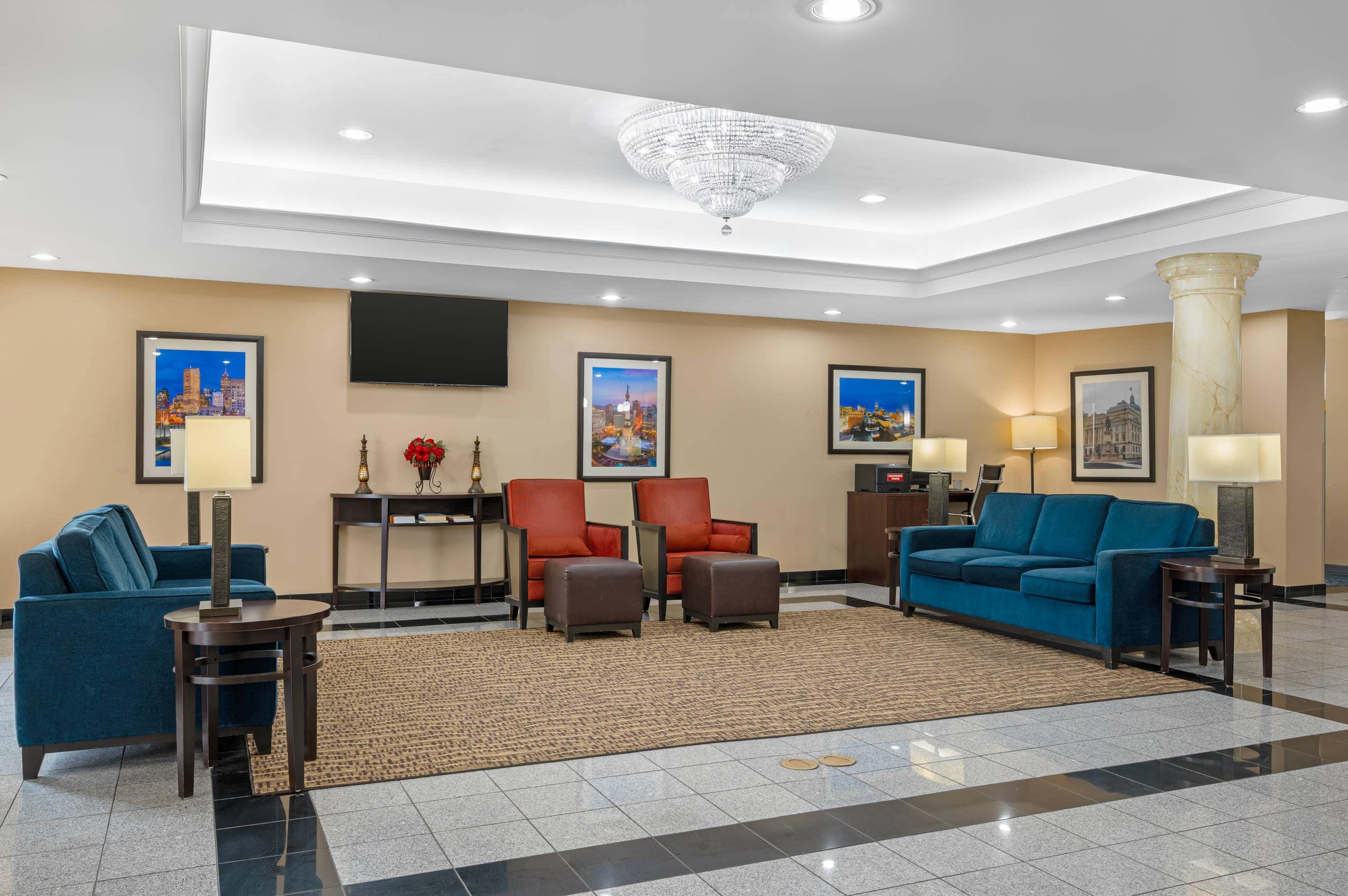 Hotel lobby | Comfort Suites near Indianapolis Airport