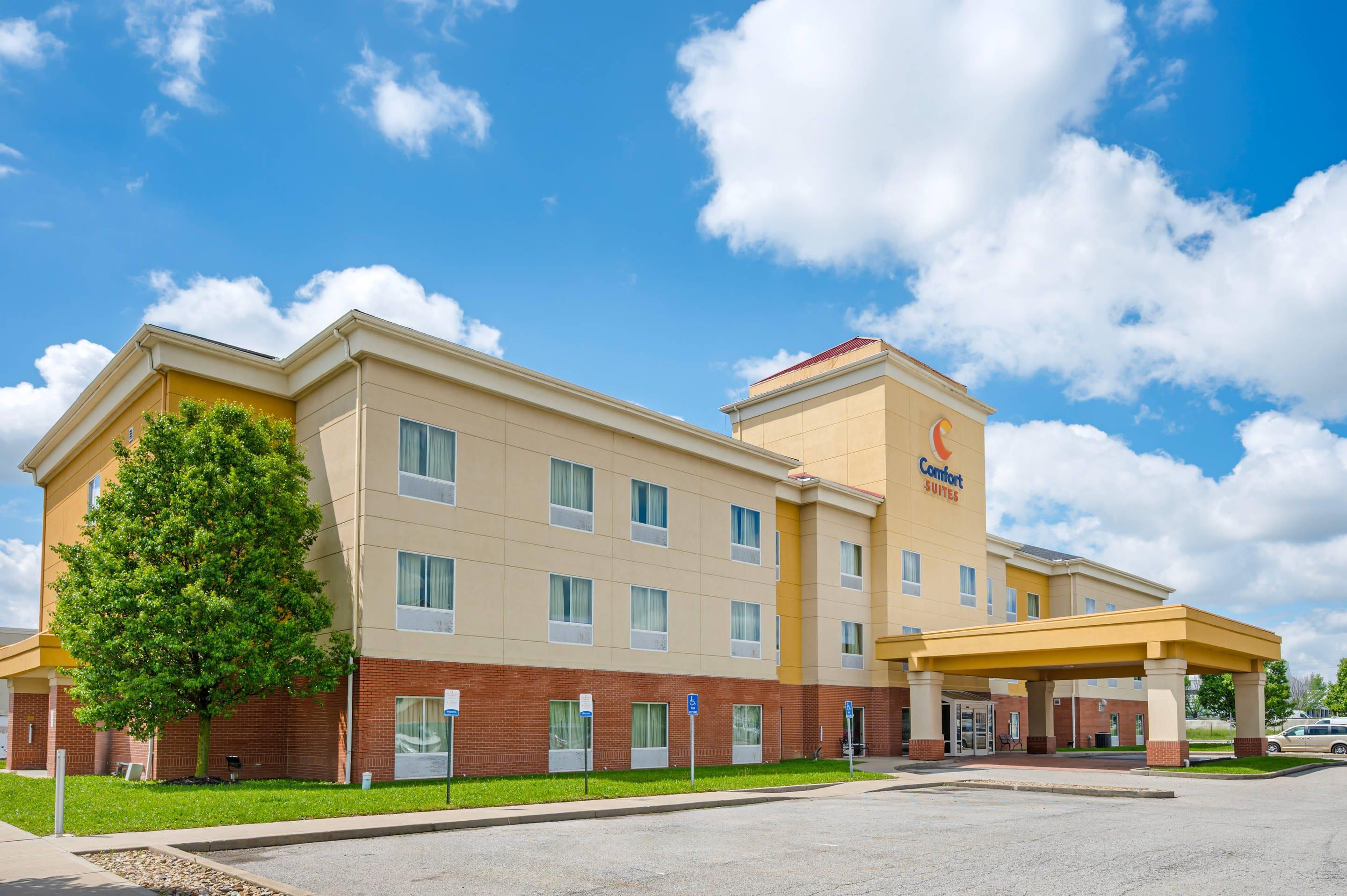 Hotel exterior | Comfort Suites near Indianapolis Airport