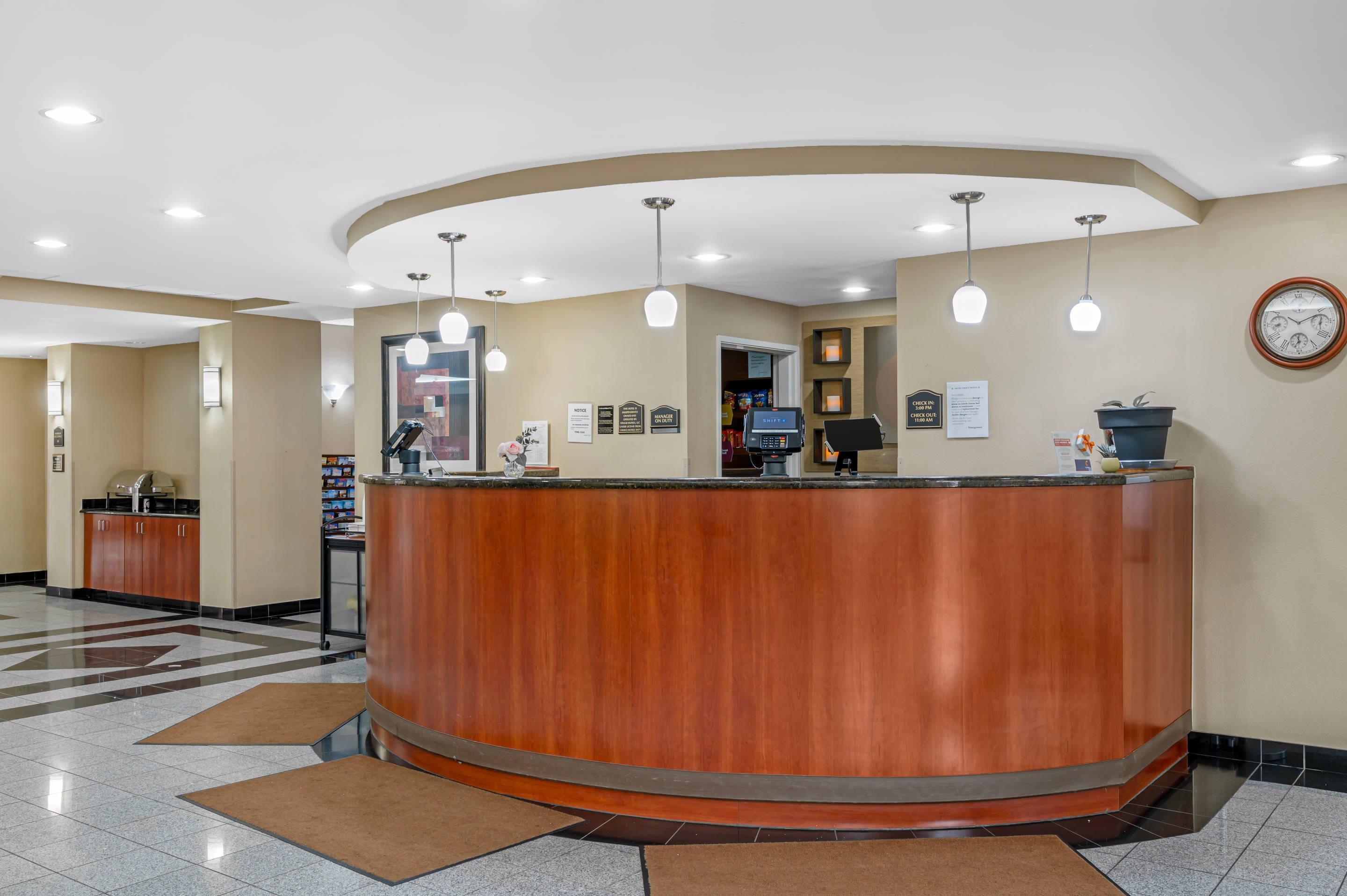 Hotel lobby | Comfort Suites near Indianapolis Airport