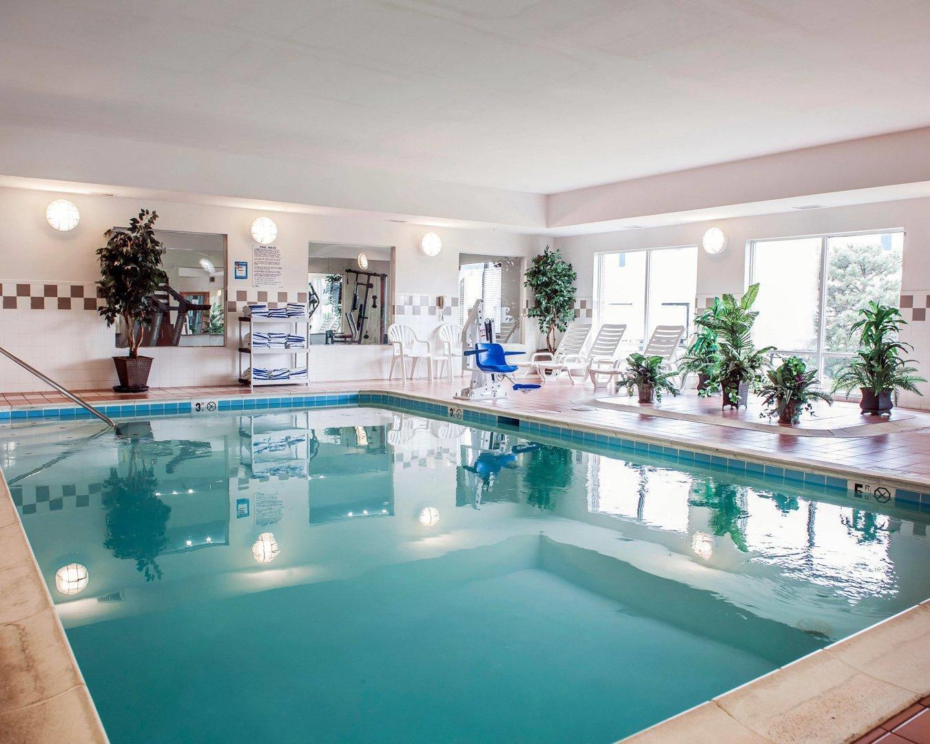 Indoor pool | Comfort Suites near Indianapolis Airport