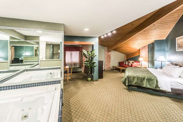 Suite - Quality Inn Columbia City