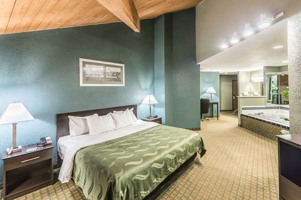 Suite - Quality Inn Columbia City