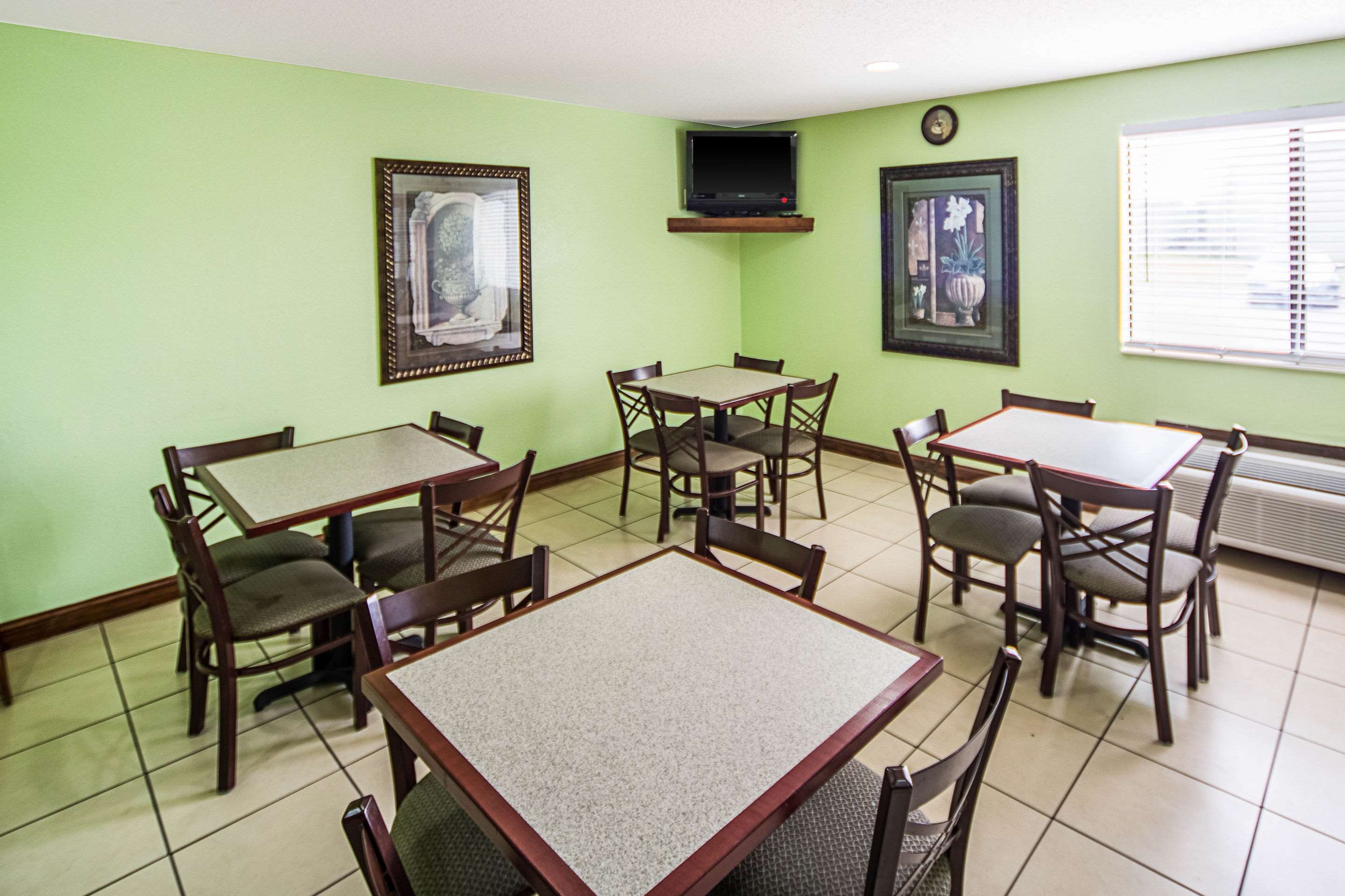 Breakfast counter