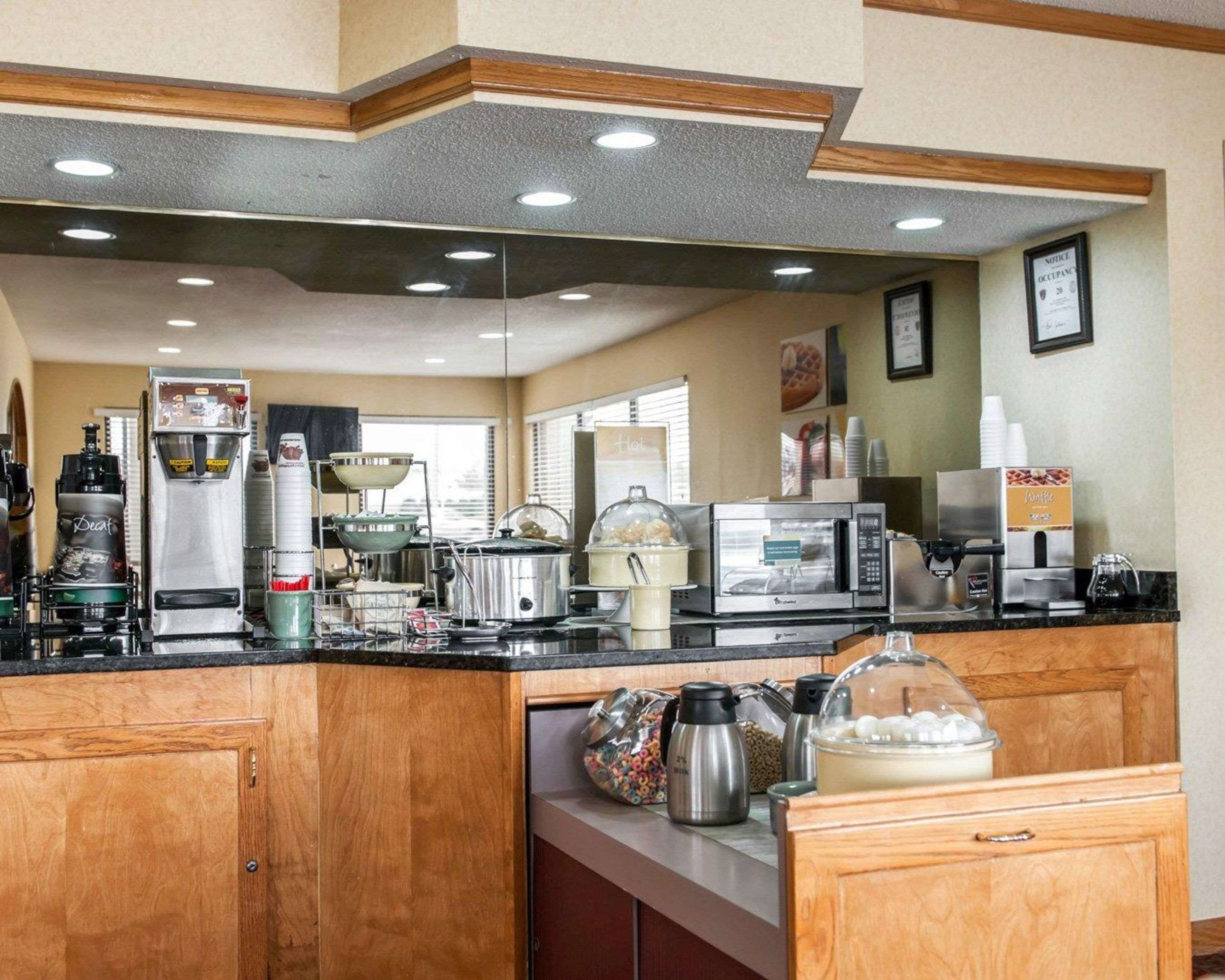 Breakfast counter | Quality Inn and Suites Indianapolis