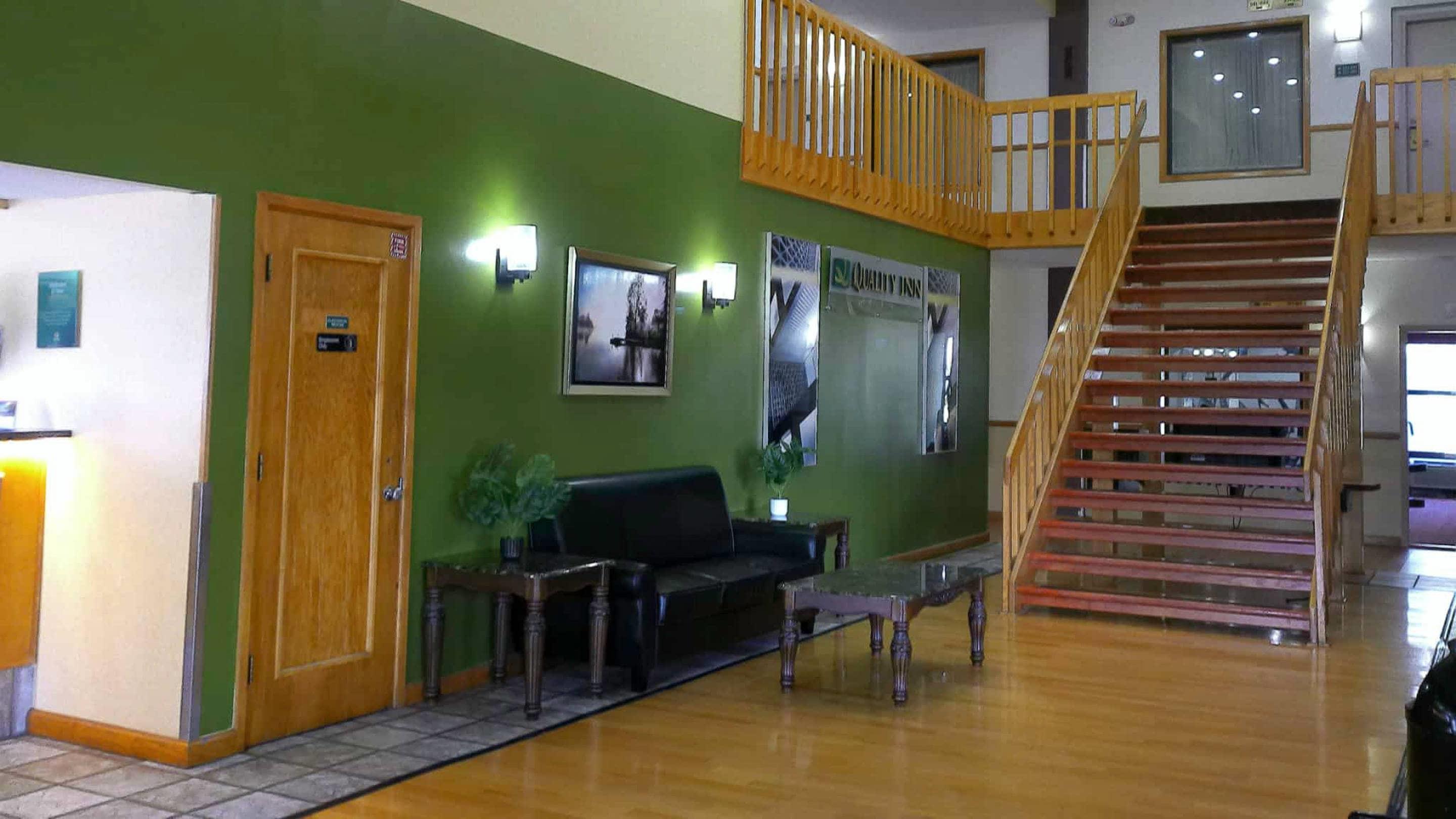Hotel lobby | Quality Inn and Suites Indianapolis