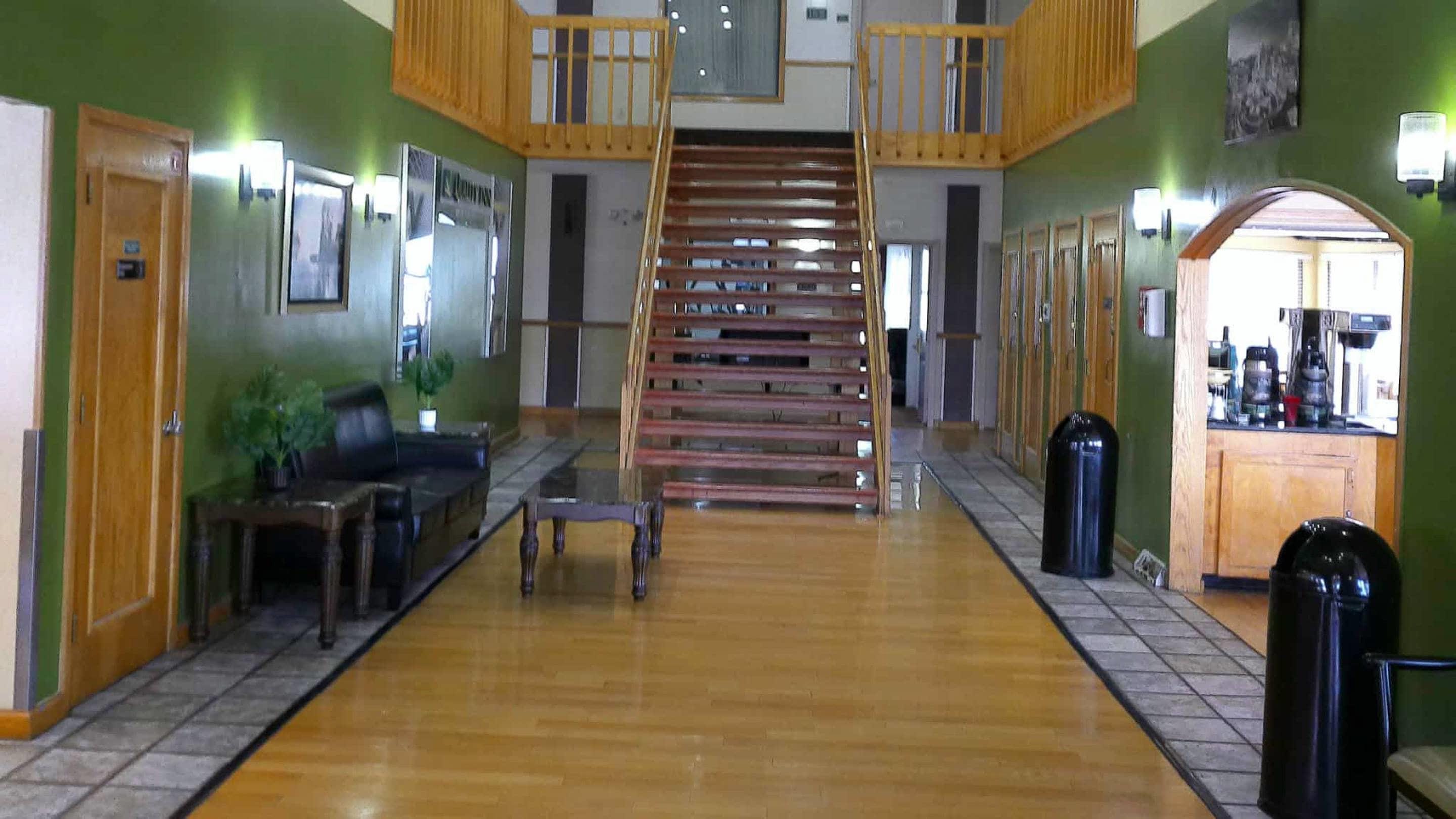 Hotel lobby | Quality Inn and Suites Indianapolis