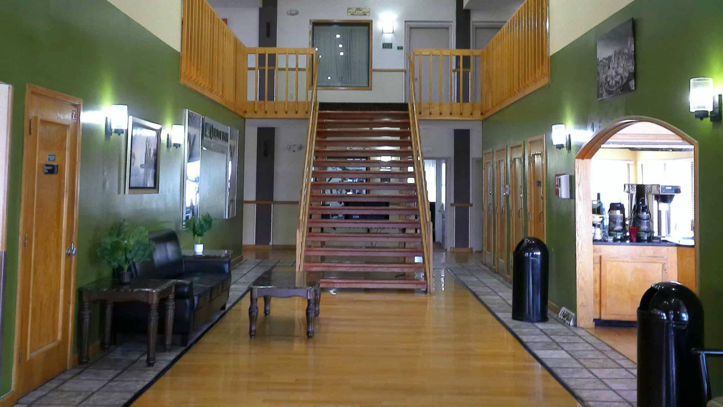 Hotel lobby | Quality Inn and Suites Indianapolis