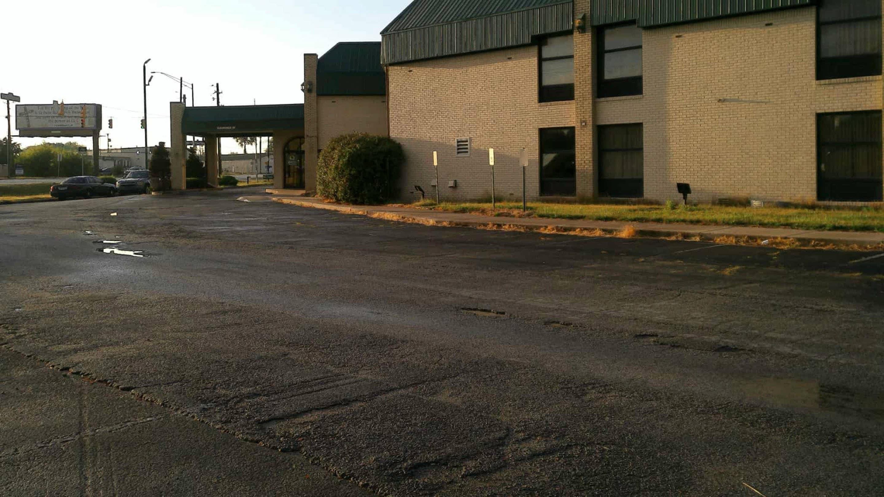 Parking | Quality Inn and Suites Indianapolis