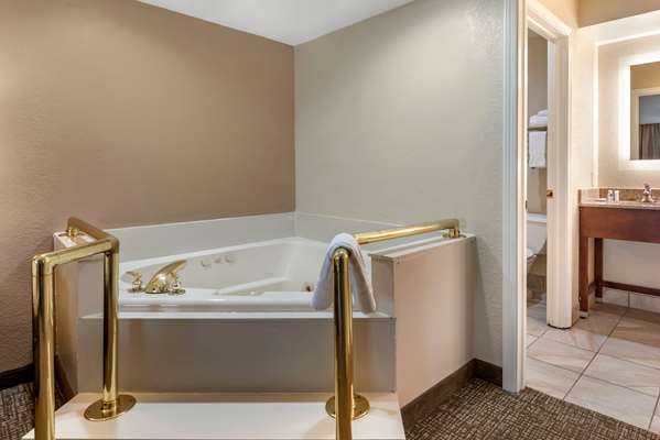 Suite - Comfort Inn Lafayette - I-65, Exit 172