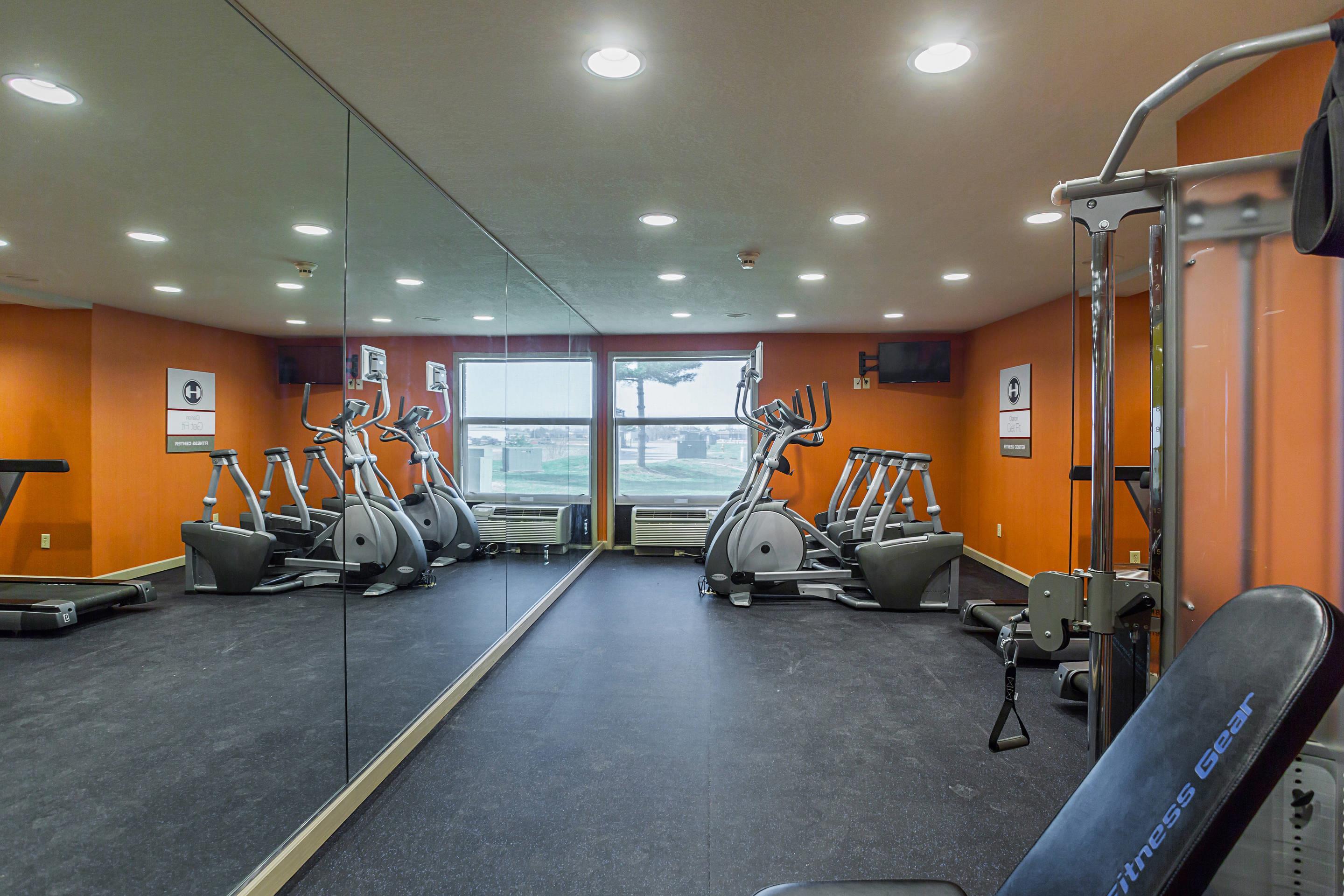 Fitness center | Clarion Inn & Suites
