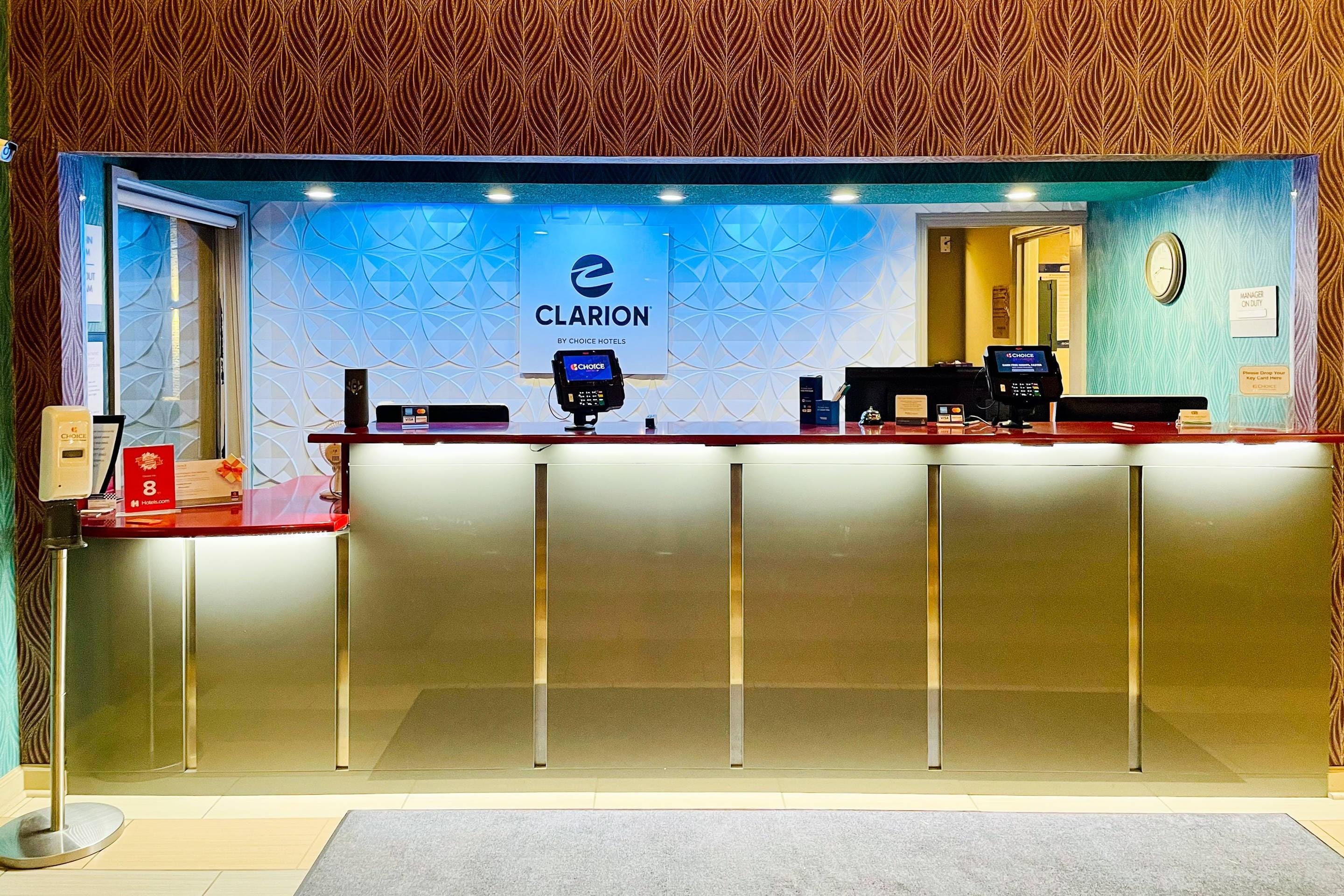 Hotel lobby | Clarion Inn & Suites