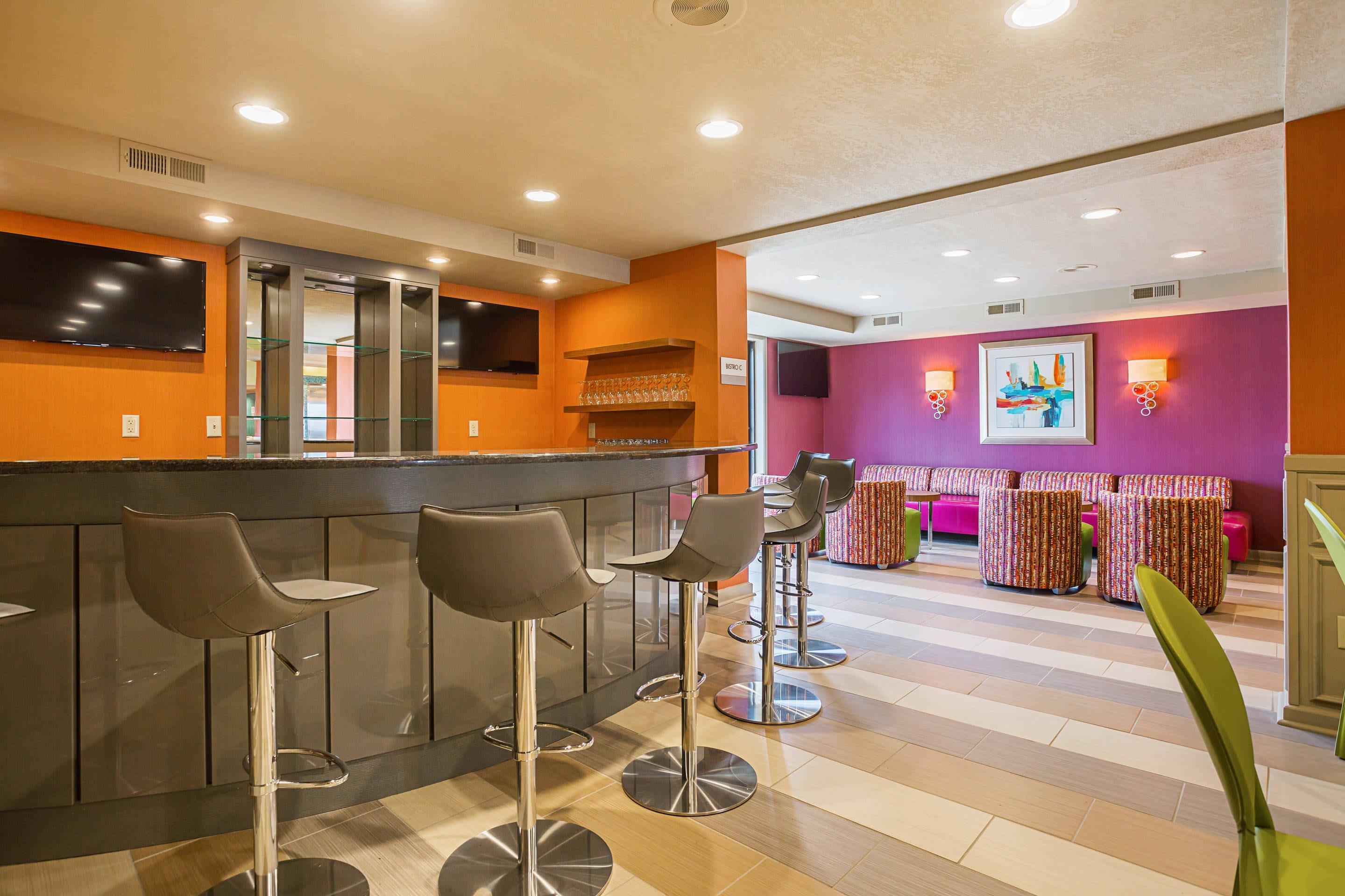 Hotel lounge | Clarion Inn & Suites