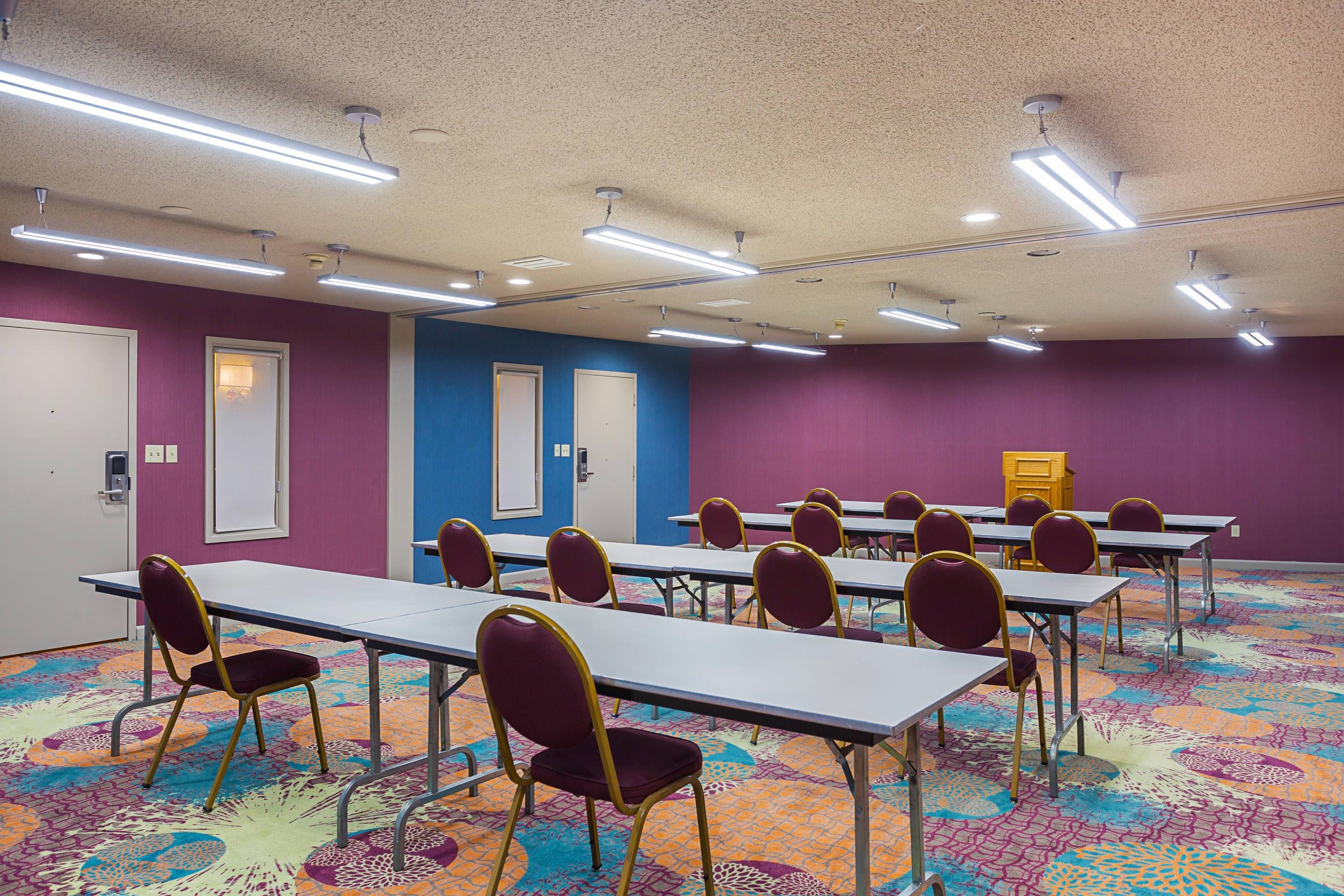 Meeting room | Clarion Inn & Suites