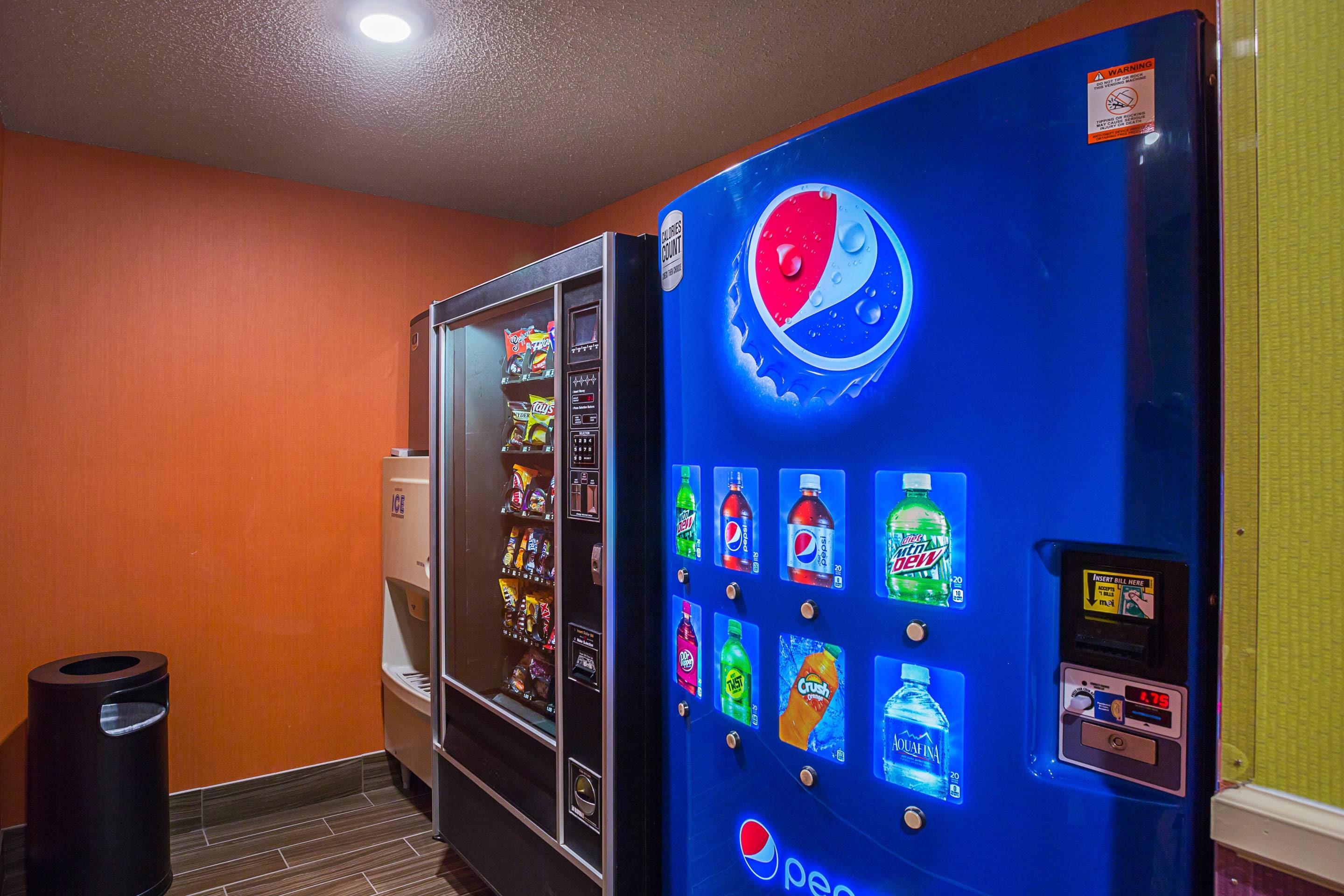 Hotel vending area | Clarion Inn & Suites