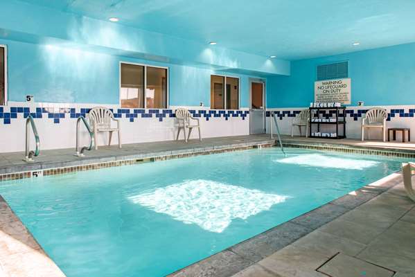 Pool - Quality Inn Noblesville