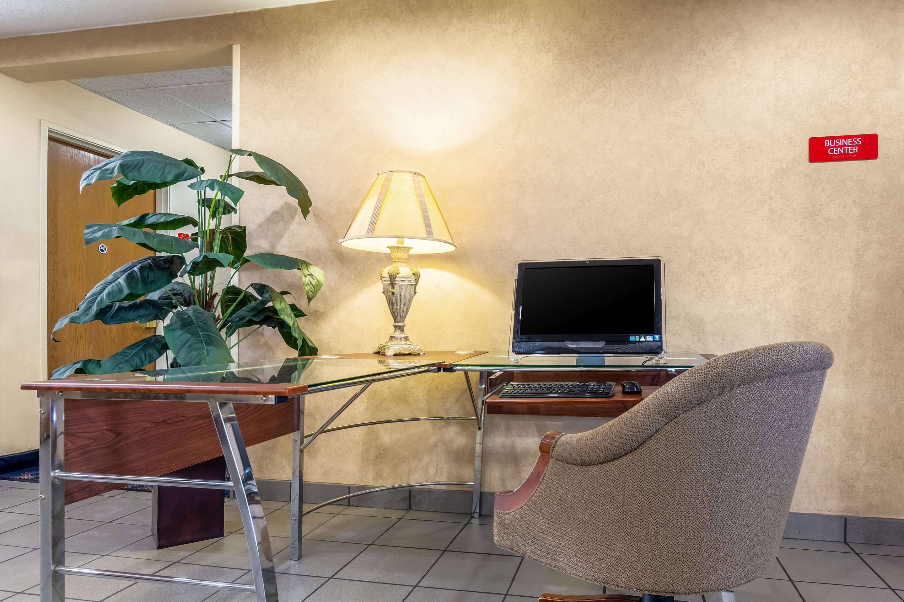 Business center | Econo Lodge Inn & Suites Evansville