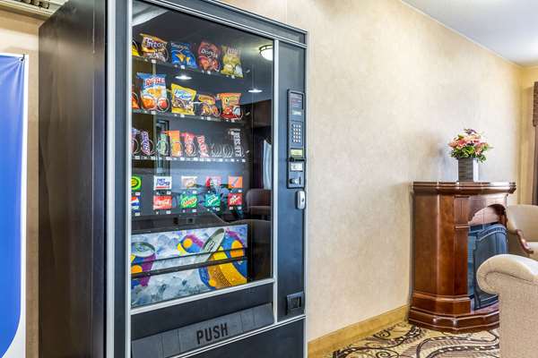  - Econo Lodge Inn & Suites Evansville