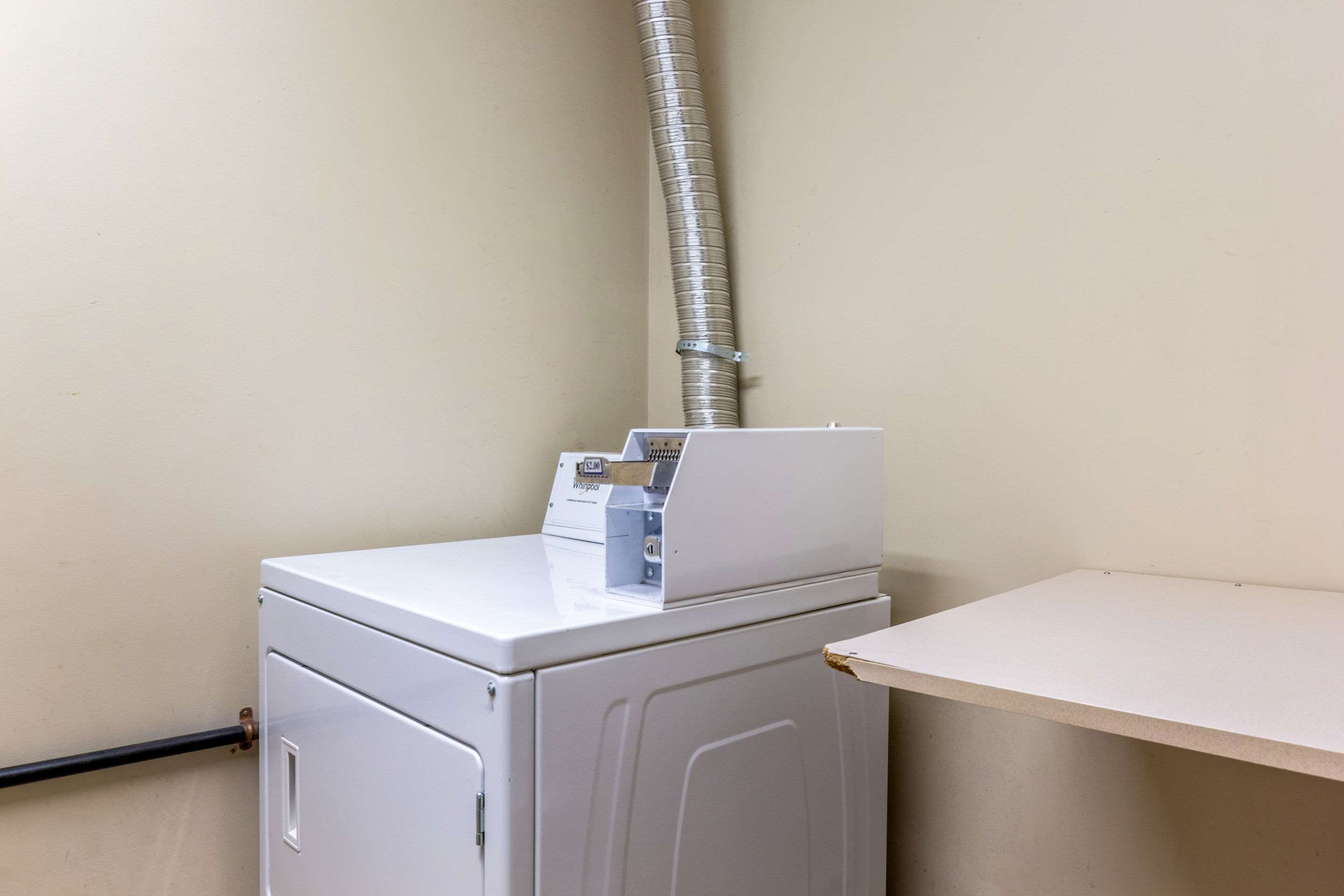 Guest laundry facilities | Econo Lodge Inn & Suites Evansville
