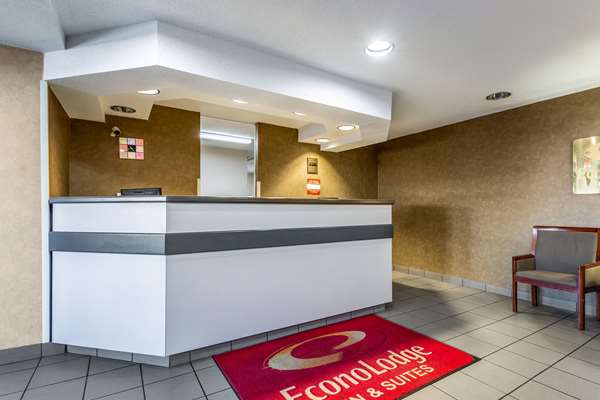  - Econo Lodge Inn & Suites Evansville