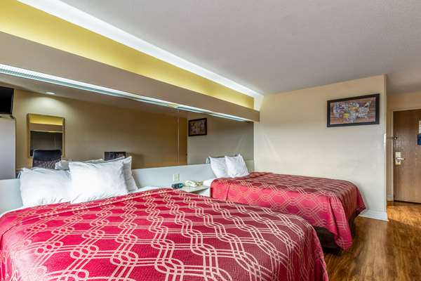  - Econo Lodge Inn & Suites Evansville