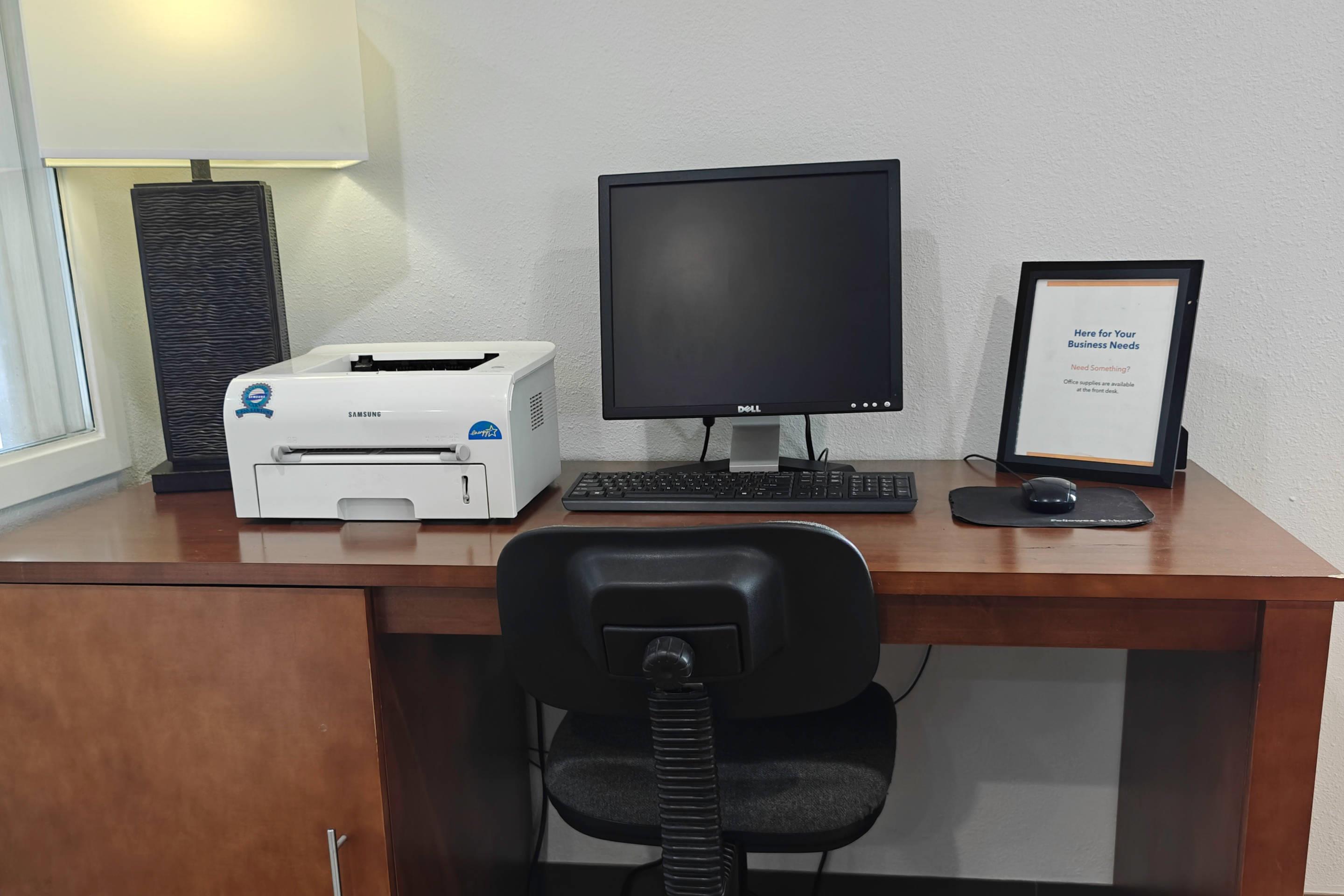 Business center | Comfort Inn Indianapolis South I-65