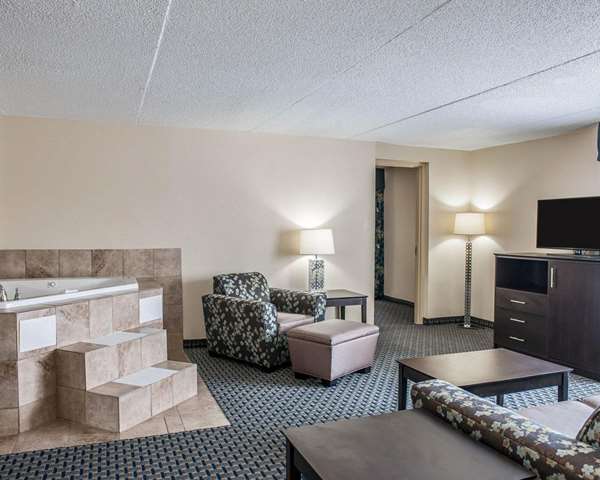 Suite - Quality Inn Terre Haute