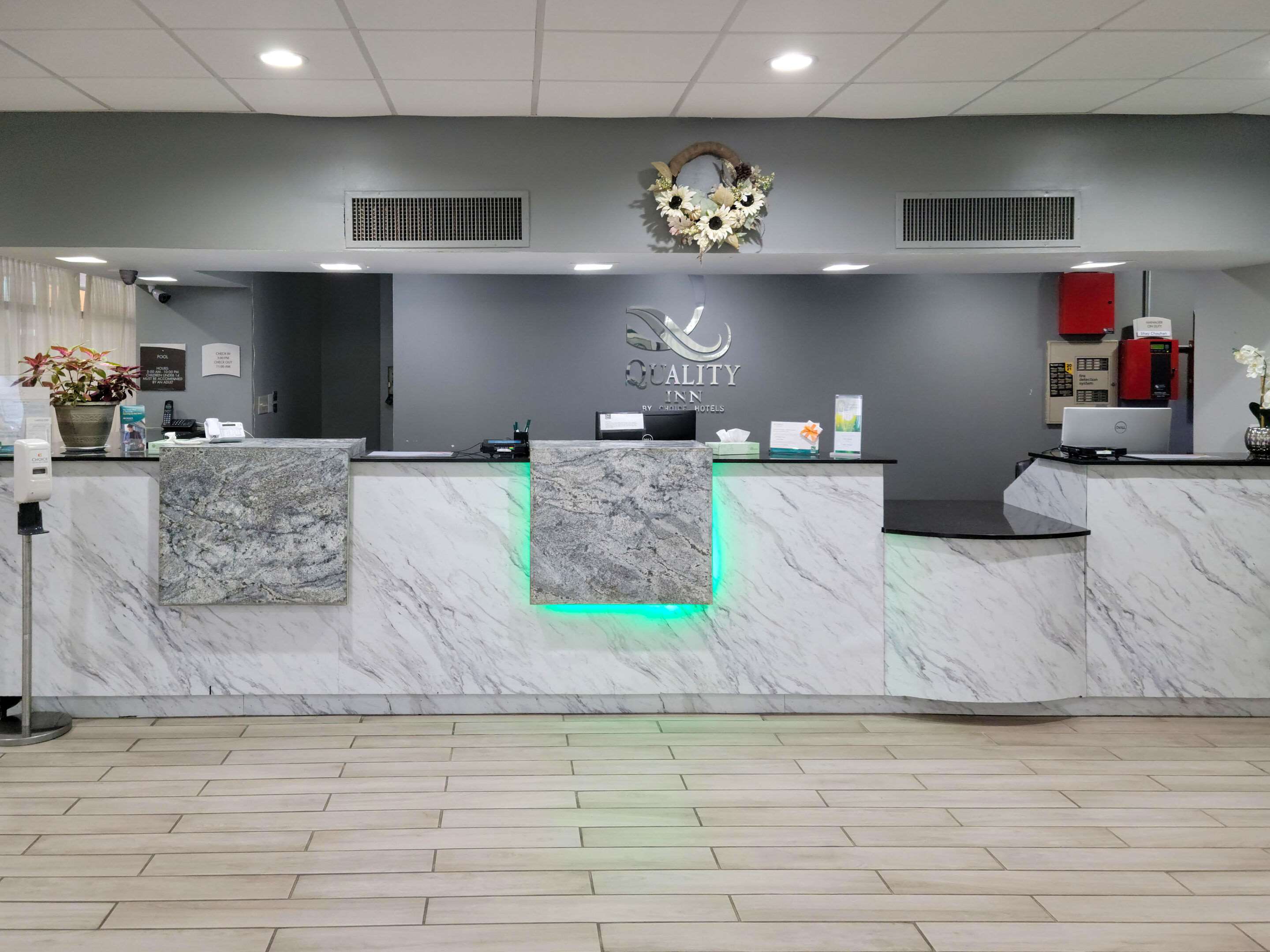 Front desk | Quality Inn Terre Haute University Area