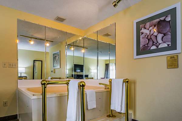  - Quality Inn Greensburg - I-74, Exit 134