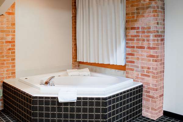 Suite - Quality Inn Plainfield - I-70, Exit 66