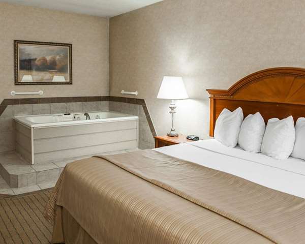 Suite - Quality Inn Castleton Indianapolis - I-465, Exit 35