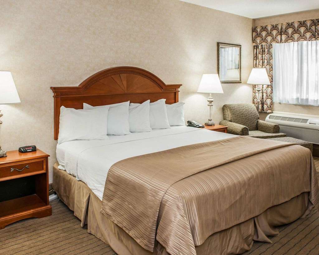 QUALITY INN CASTLETON-guestroom-Guest Room,On-Site.jpg