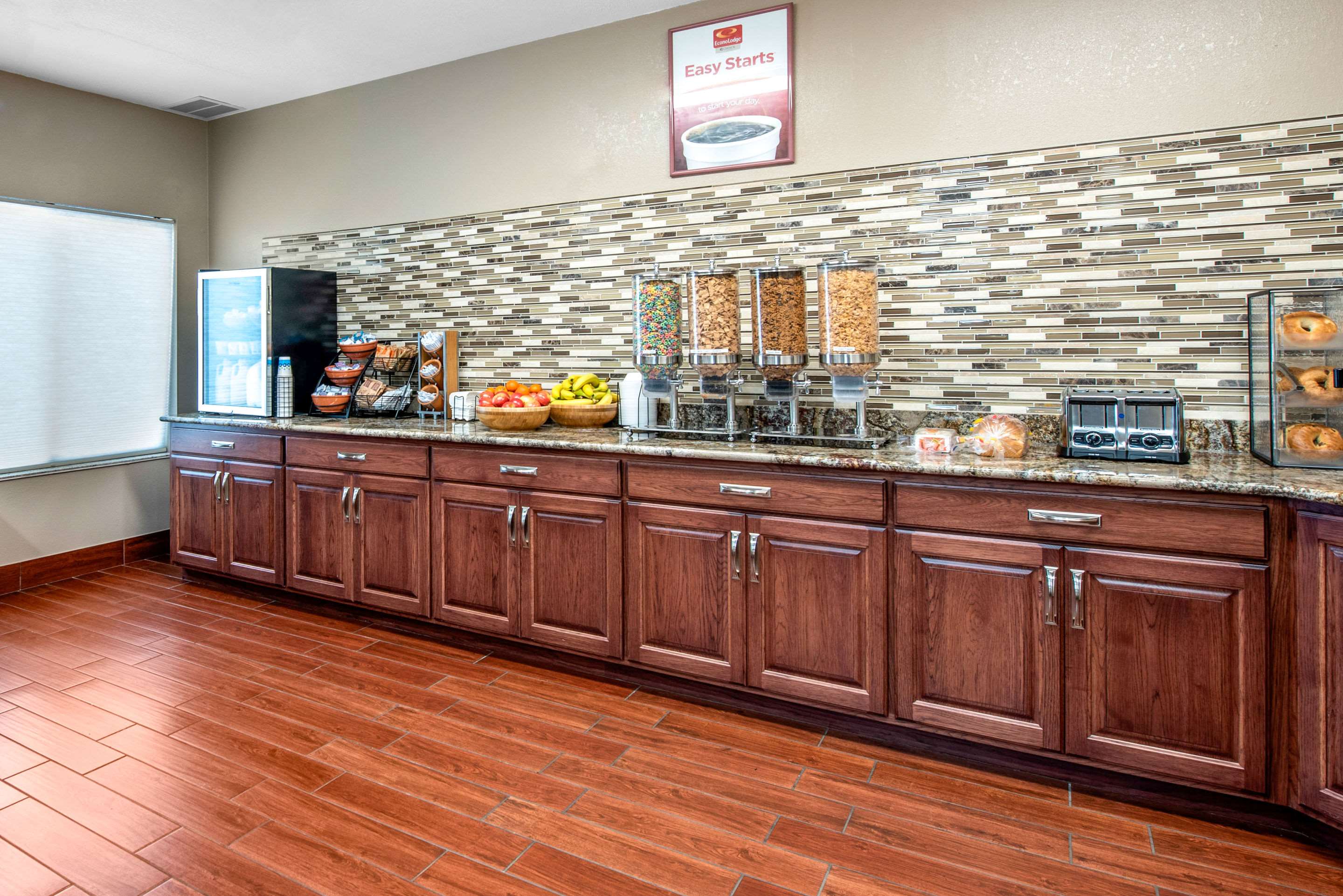 Breakfast counter | Econo Lodge