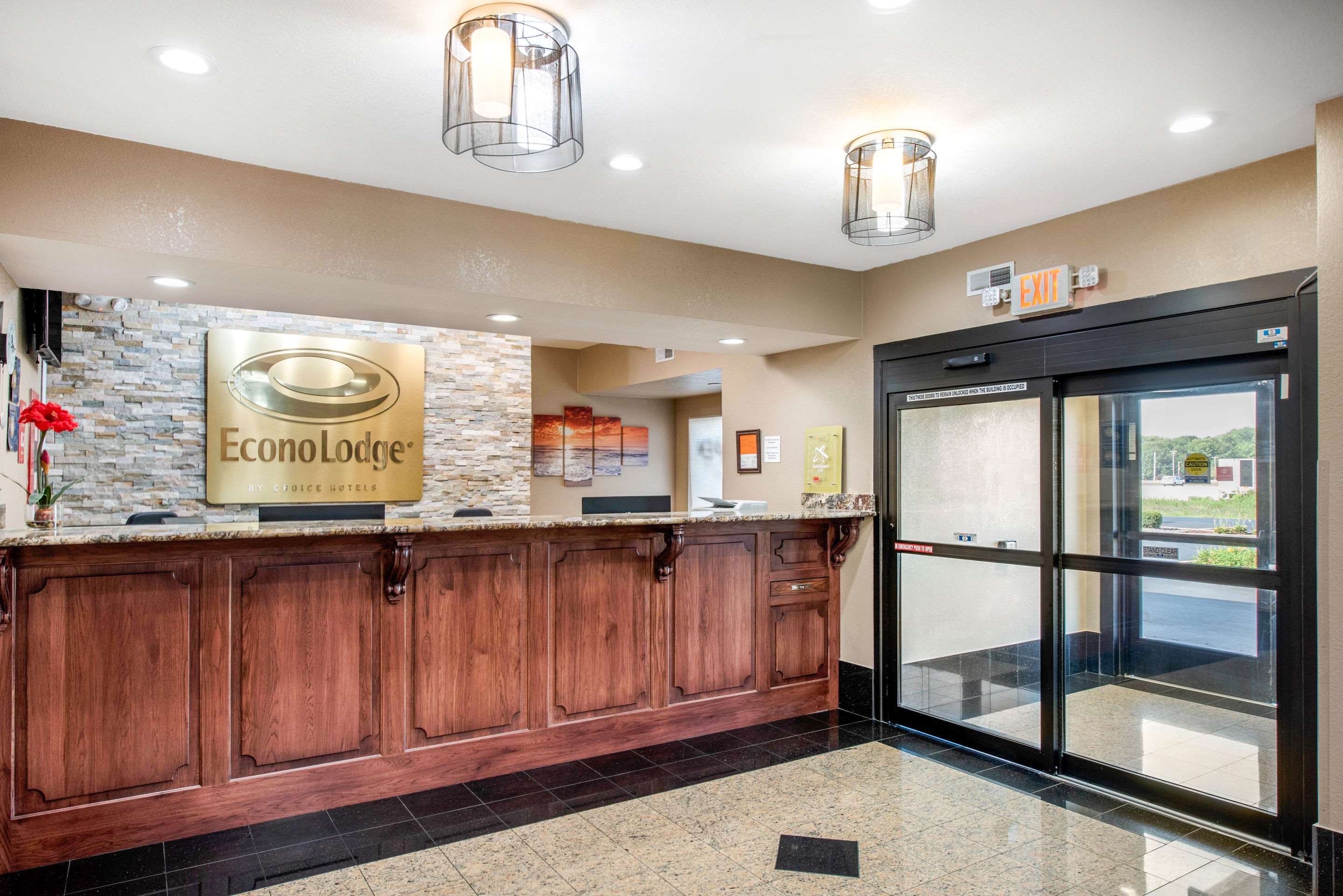 Front desk | Econo Lodge