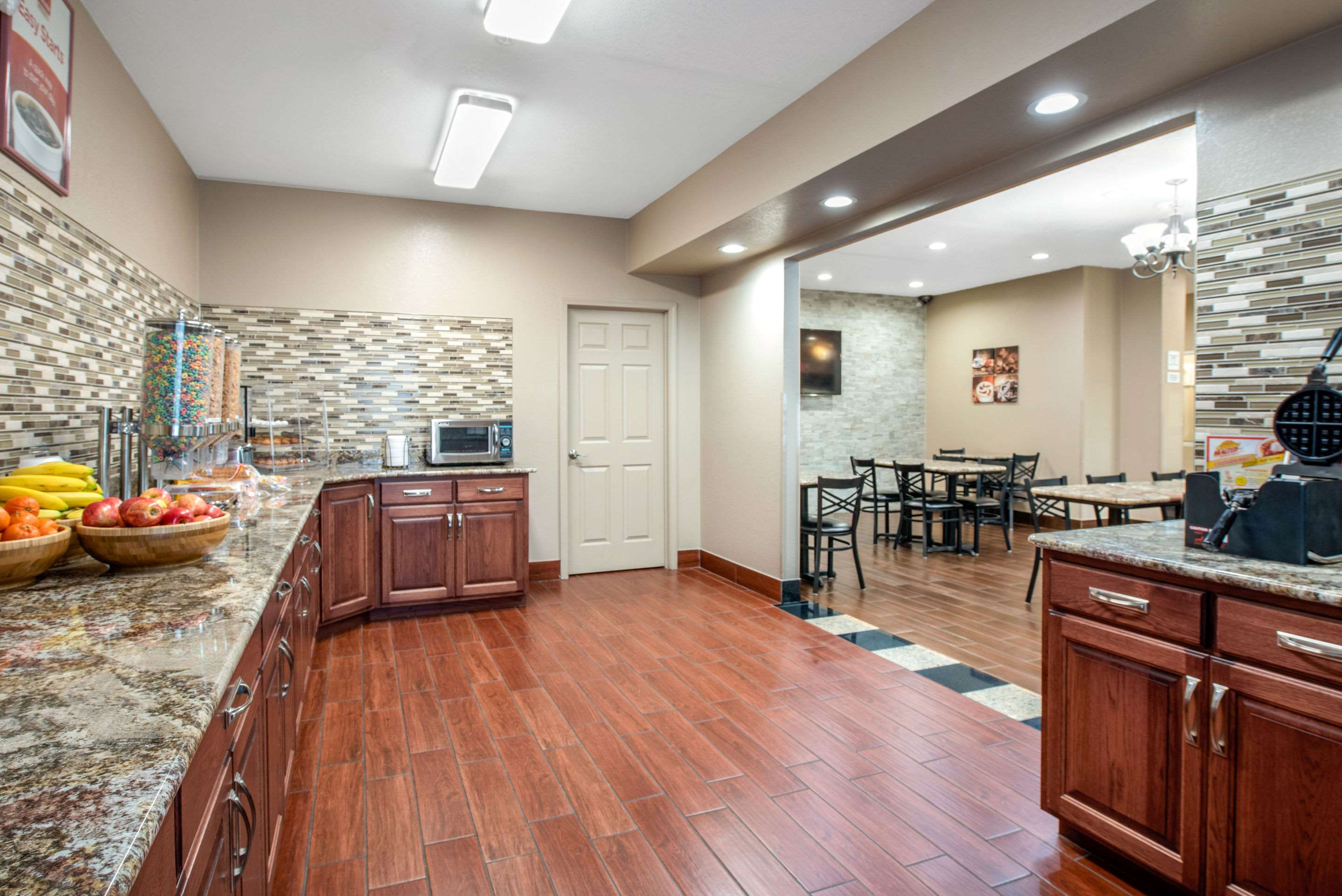 Breakfast area | Econo Lodge