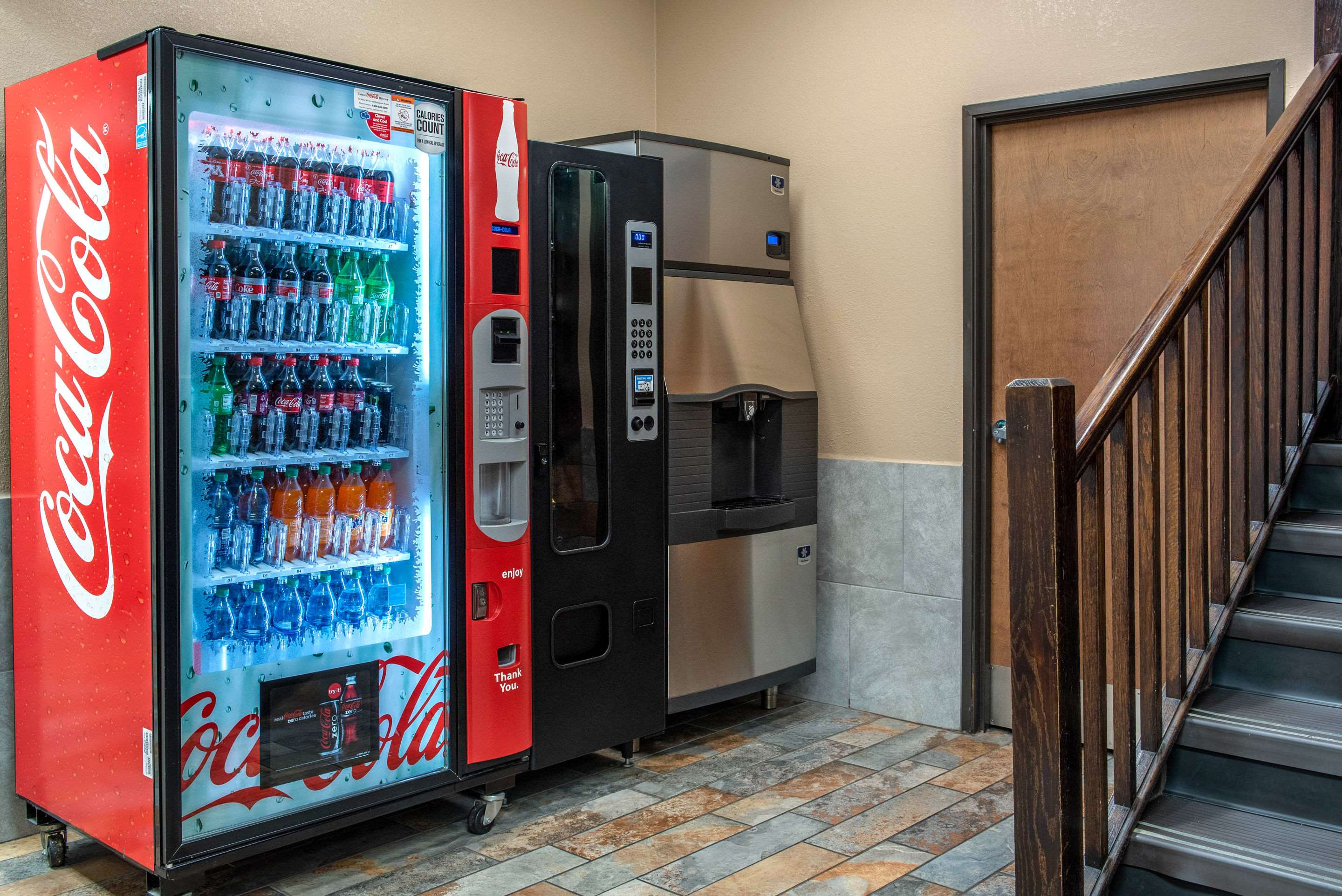 Hotel vending area | Econo Lodge